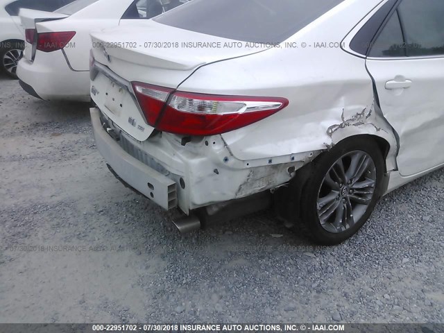 4T1BD1FKXFU145071 - 2015 TOYOTA CAMRY HYBRID/LE/XLE/SE WHITE photo 6