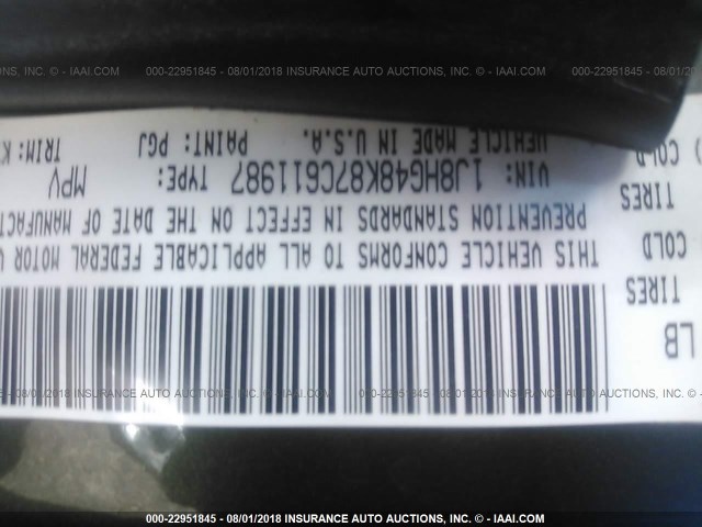 1J8HG48K87C611987 - 2007 JEEP COMMANDER GREEN photo 9