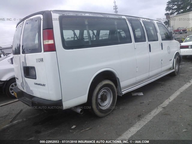 1GAHG39UX31231890 - 2003 CHEVROLET EXPRESS G3500  WHITE photo 4