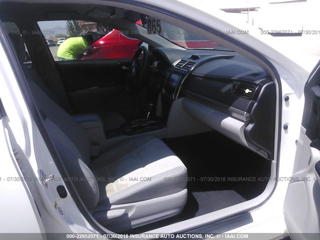 4T1BF1FK5DU644190 - 2013 TOYOTA CAMRY L/SE/LE/XLE 白色 照片 5
