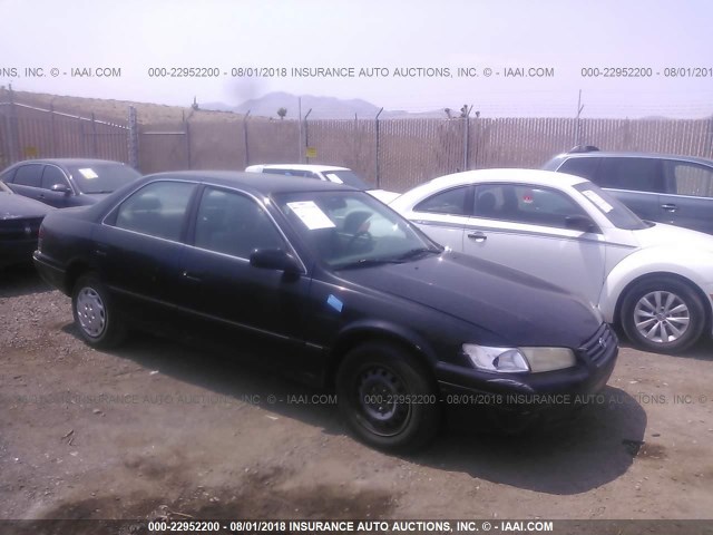 JT2BG22K4W0120982 - 1998 TOYOTA CAMRY CE/LE/XLE BLACK photo 1