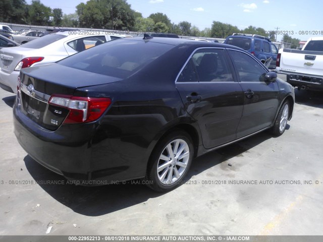 4T1BD1FK1DU080575 - 2013 TOYOTA CAMRY HYBRID/LE/XLE შავი ფოტო 4