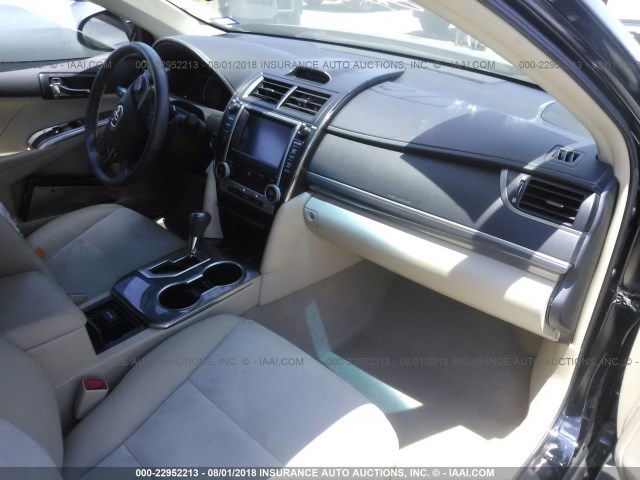 4T1BD1FK1DU080575 - 2013 TOYOTA CAMRY HYBRID/LE/XLE შავი ფოტო 5