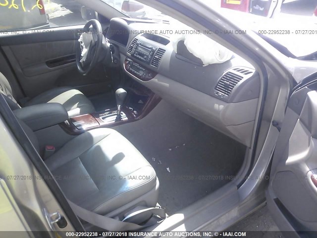 4T1BF30K35U102530 - 2005 TOYOTA CAMRY LE/XLE/SE Gümüş foto 5