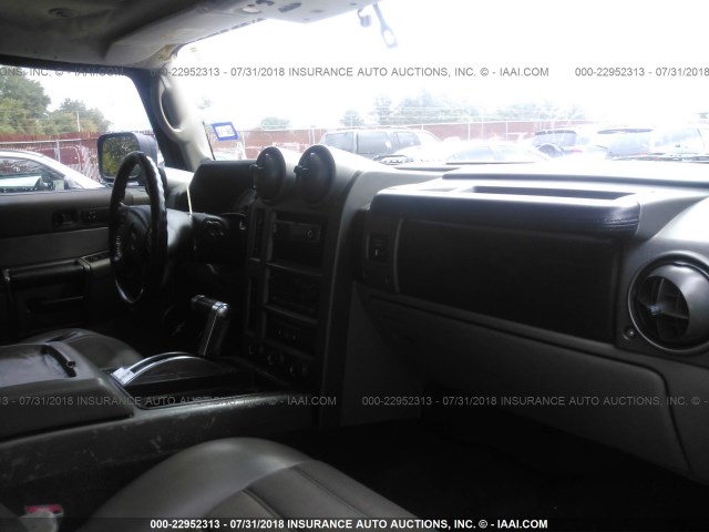 5GRGN23U04H112779 - 2004 HUMMER H2 BLACK photo 5