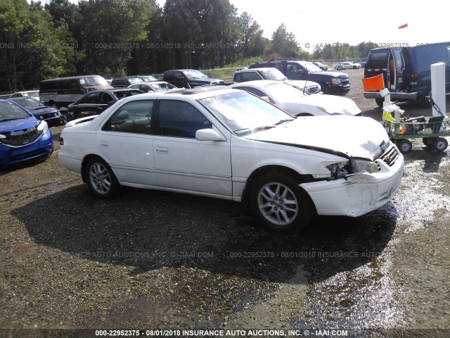4T1BF28KXYU934501 - 2000 TOYOTA CAMRY LE/XLE WHITE photo 1