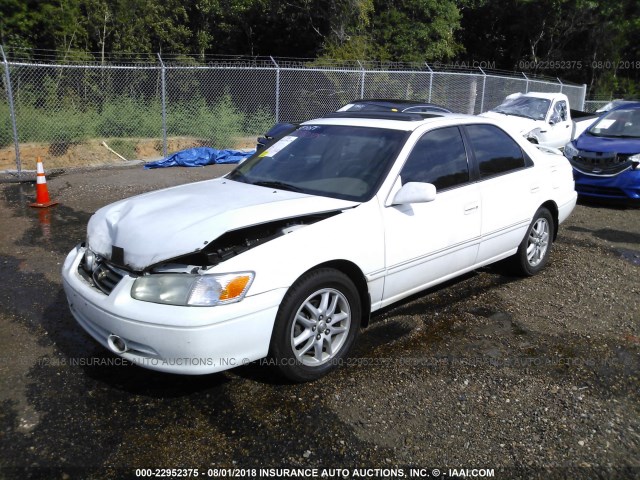 4T1BF28KXYU934501 - 2000 TOYOTA CAMRY LE/XLE WHITE photo 2
