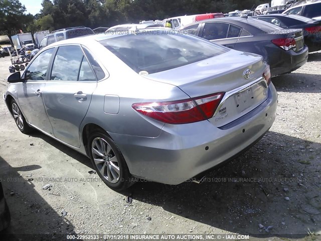 4T1BK1FK4GU572589 - 2016 TOYOTA CAMRY XSE/XLE Gümüş foto 3