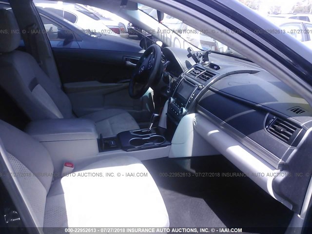 4T4BF1FK2ER439031 - 2014 TOYOTA CAMRY L/SE/LE/XLE 黑色 照片 5