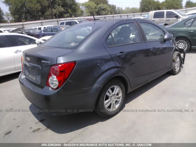 1G1JA5SH8C4165138 - 2012 CHEVROLET SONIC LS ნაცრისფერი ფოტო 4