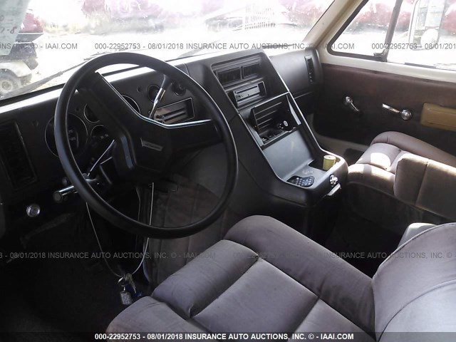 2GBJG31M3F4161090 - 1985 CHEVROLET G30 WHITE photo 5