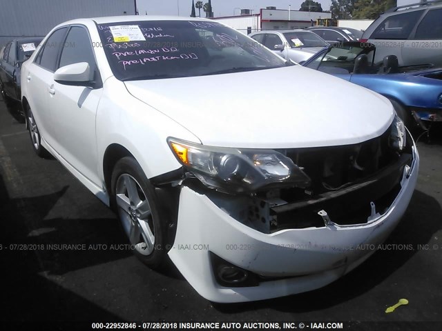 4T1BF1FKXCU117910 - 2012 TOYOTA CAMRY SE/LE/XLE 白色 照片 1