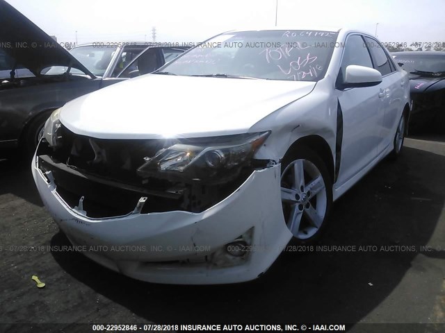 4T1BF1FKXCU117910 - 2012 TOYOTA CAMRY SE/LE/XLE 白色 照片 2