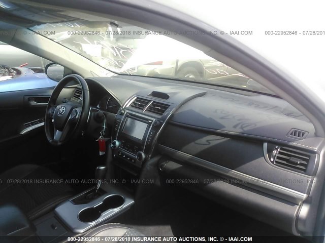 4T1BF1FKXCU117910 - 2012 TOYOTA CAMRY SE/LE/XLE 白色 照片 5