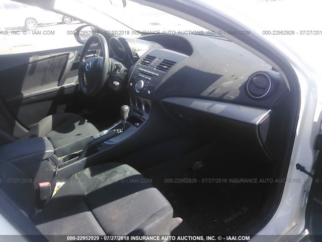 JM1BL1VG9B1402611 - 2011 MAZDA 3 I WHITE photo 5