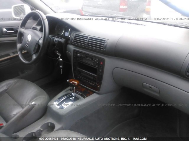 WVWRH63B01E153059 - 2001 VOLKSWAGEN PASSAT GLX 白色 照片 5