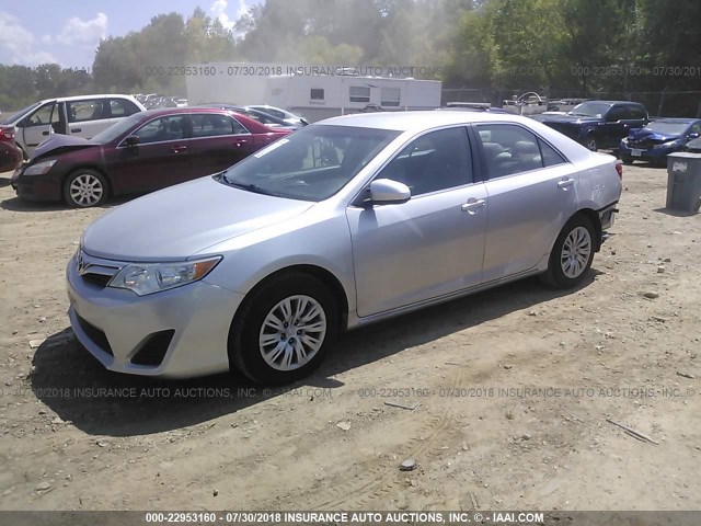 4T4BF1FK8DR305381 - 2013 TOYOTA CAMRY L/SE/LE/XLE WHITE photo 2