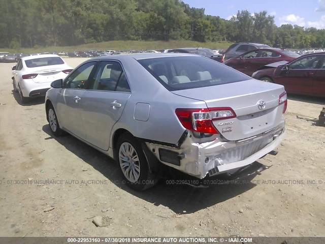 4T4BF1FK8DR305381 - 2013 TOYOTA CAMRY L/SE/LE/XLE WHITE photo 3