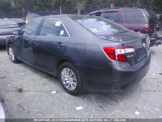 4T4BF1FK5ER405231 - 2014 TOYOTA CAMRY L/SE/LE/XLE GRAY photo 3