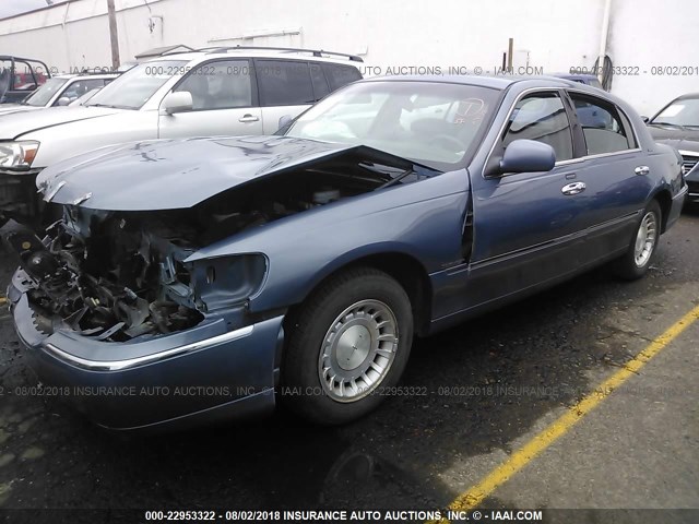 1LNHM81W1YY871037 - 2000 LINCOLN TOWN CAR EXECUTIVE BLUE photo 2