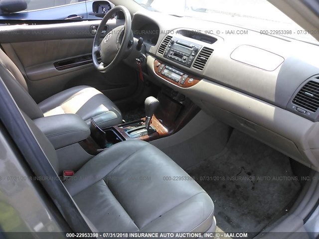 4T1BF30K15U592112 - 2005 TOYOTA CAMRY LE/XLE/SE 棕色 照片 5