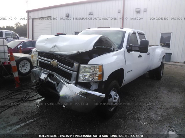 1GC4CZCG1BF118550 - 2011 CHEVROLET SILVERADO C3500 WHITE photo 2