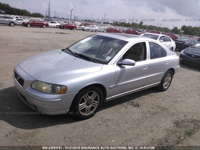 YV1RS592152465217 - 2005 VOLVO S60 2.5T SILVER photo 2