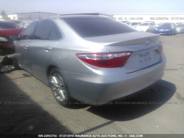 4T1BF1FK8GU181322 - 2016 TOYOTA CAMRY LE/XLE/SE/XSE SILVER photo 3
