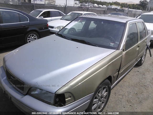 YV1LS5379W2501621 - 1998 VOLVO S70 T5 TURBO SILVER photo 2