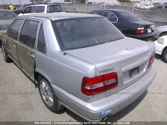 YV1LS5379W2501621 - 1998 VOLVO S70 T5 TURBO SILVER photo 3