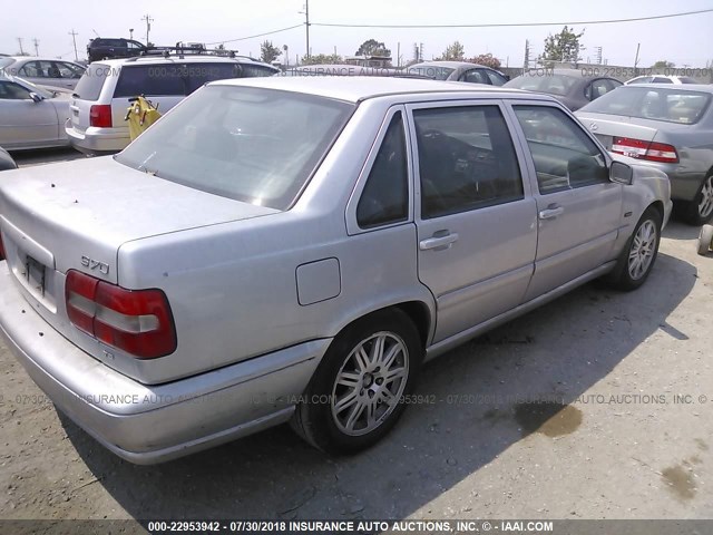 YV1LS5379W2501621 - 1998 VOLVO S70 T5 TURBO SILVER photo 4