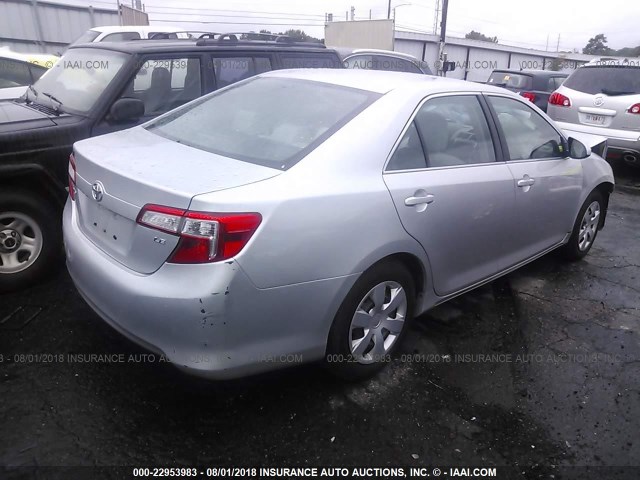 4T1BF1FK4EU854443 - 2014 TOYOTA CAMRY L/SE/LE/XLE ვერცხლისფერი ფოტო 4