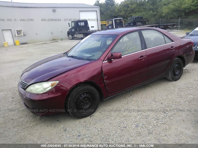 JTDBE32K363042423 - 2006 TOYOTA CAMRY LE/XLE MAROON photo 2