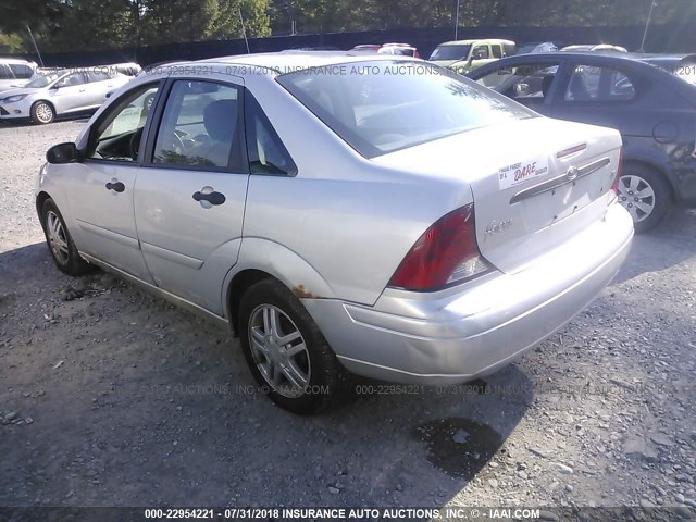 1FAFP34344W180894 - 2004 FORD FOCUS SE COMFORT/SE SPORT SILVER photo 3