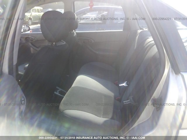 1FAFP34344W180894 - 2004 FORD FOCUS SE COMFORT/SE SPORT SILVER photo 8