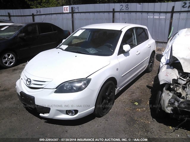 JM1BK143141178173 - 2004 MAZDA 3 HATCHBACK WHITE photo 2