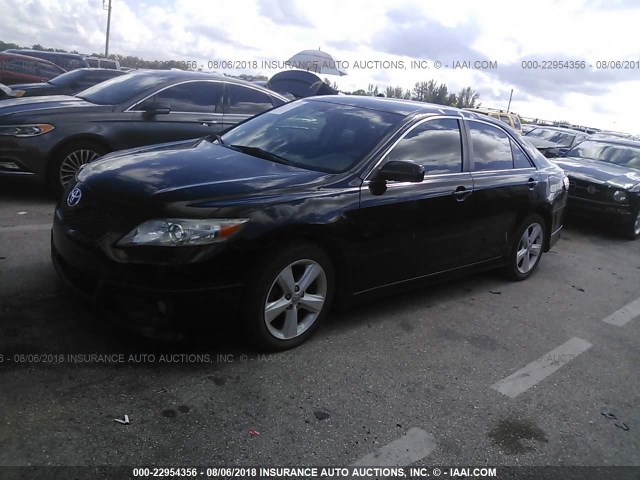 4T1BF3EK5BU149353 - 2011 TOYOTA CAMRY SE/LE/XLE შავი ფოტო 2