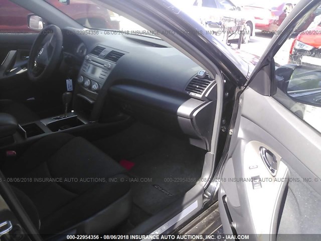 4T1BF3EK5BU149353 - 2011 TOYOTA CAMRY SE/LE/XLE შავი ფოტო 5
