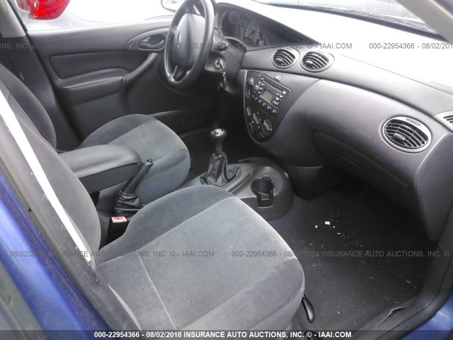 1FAFP34P12W343534 - 2002 FORD FOCUS SE/SE COMFORT BLUE photo 5