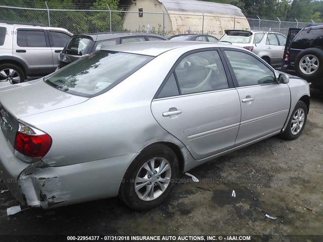 4T1BF30KX6U112568 - 2006 TOYOTA CAMRY LE/XLE/SE SILVER photo 4