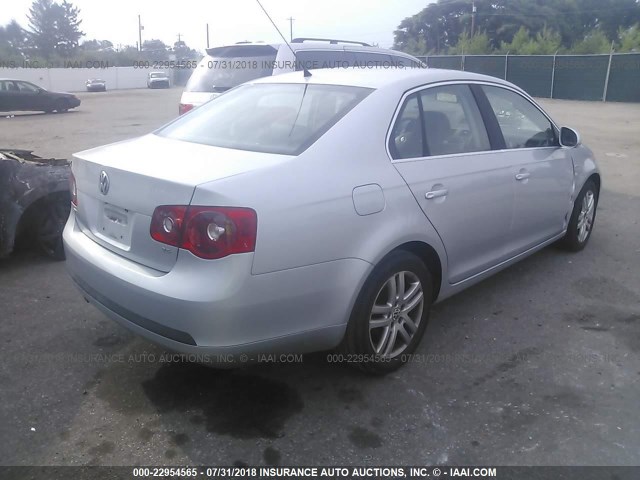 3VWEF71K97M189054 - 2007 VOLKSWAGEN JETTA WOLFSBURG 银色 照片 4