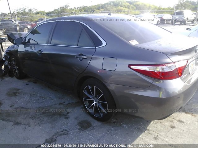 4T1BF1FKXGU556644 - 2016 TOYOTA CAMRY LE/XLE/SE/XSE GRAY photo 3