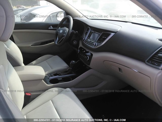 KM8J33A23GU202956 - 2016 HYUNDAI TUCSON LIMITED/SPORT AND ECO/SE WHITE photo 5