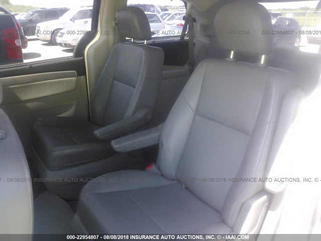 2V4RW3DG3BR670185 - 2011 VOLKSWAGEN ROUTAN SE Dark Blue photo 8