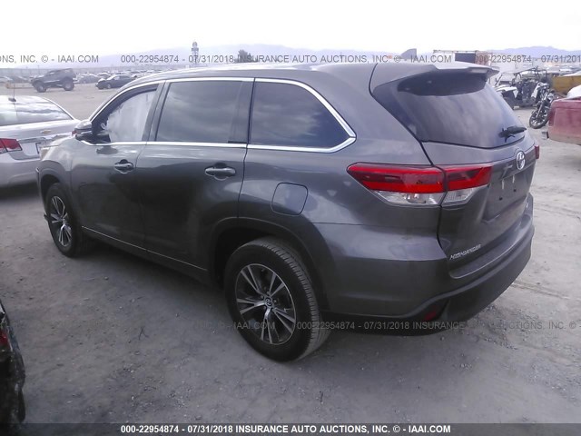 5TDZZRFH8JS258876 - 2018 TOYOTA HIGHLANDER LE/LE PLUS GRAY photo 3