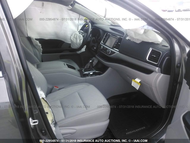 5TDZZRFH8JS258876 - 2018 TOYOTA HIGHLANDER LE/LE PLUS GRAY photo 5