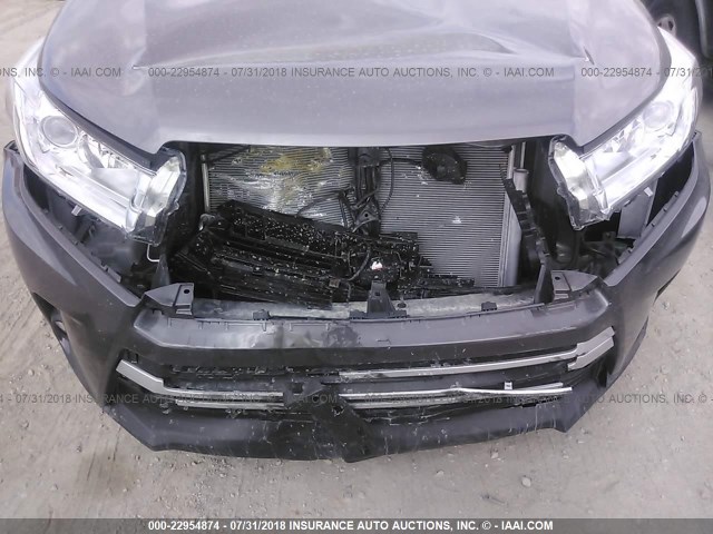 5TDZZRFH8JS258876 - 2018 TOYOTA HIGHLANDER LE/LE PLUS GRAY photo 6