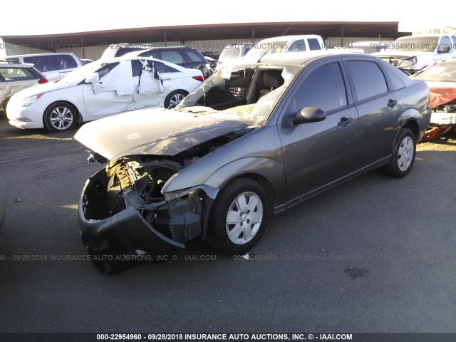 1FAHP34N97W295036 - 2007 FORD FOCUS ZX4/S/SE/SES GRAY photo 2