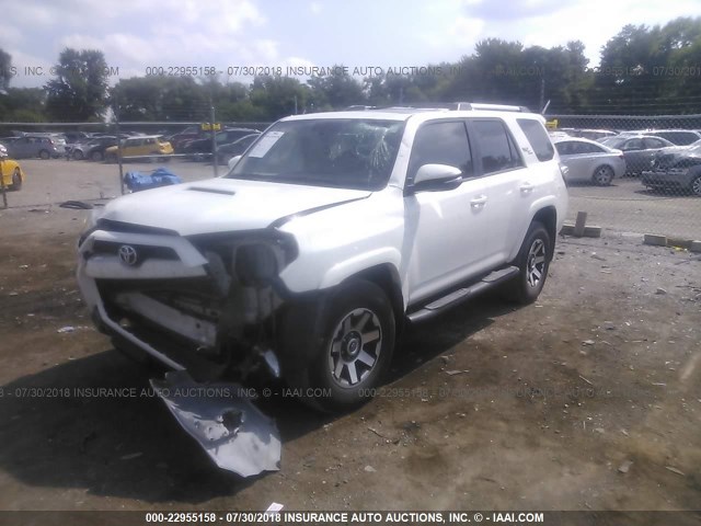 JTEBU5JR0H5470451 - 2017 TOYOTA 4RUNNER SR5 PREM/LTDL/TRAIL/TRD WHITE photo 2