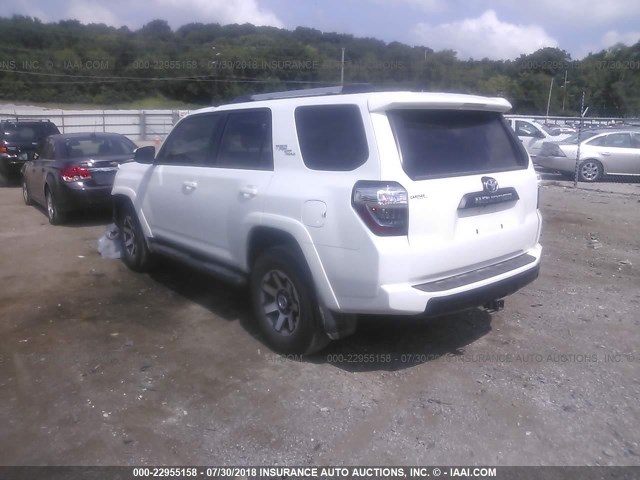 JTEBU5JR0H5470451 - 2017 TOYOTA 4RUNNER SR5 PREM/LTDL/TRAIL/TRD WHITE photo 3